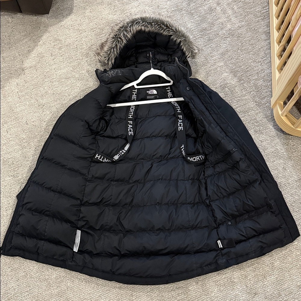 The North Face Women's Black Ski/Snow Parka with Faux Fur Trim - Picture 6 of 8